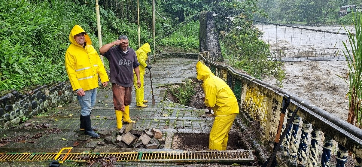 ARREGLO DE TUBERIAS AFECTADAS POR FUERTES LLUVIAS EN LA CABECERA PARROQUIAL