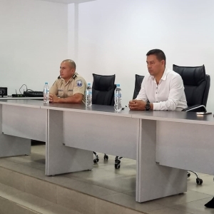 REUNIÓN DE TRABAJO CON TENENCIA POLITICA, COMISARIA NACIONAL DEL CANTON BAÑOS DE AGUA SANTA, PRESIDENTES Y REPRESENTANTES DE LAS DIFERENTES COMUNIDADES DE LA PARROQUIA TRATANDO EL TEMA DE SEGURIDAD.