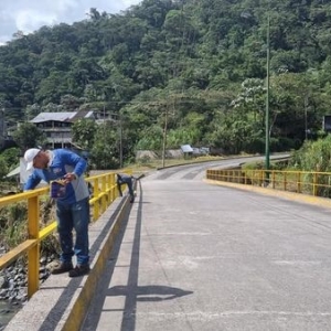 LIMPIEZA Y PINTADO DEL PUENTE CARROZABLE SOBRE EL RÍO PASTAZA
